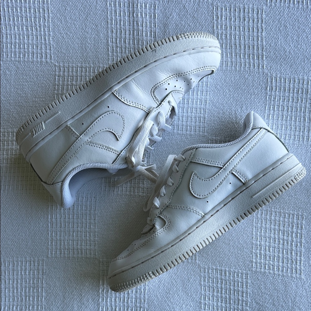 Nike Kids Force Low 1 White size 3Y